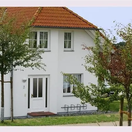 Apartment Ferienapartment Ruegen, In Neddesitz Mit Terrasse Sagard