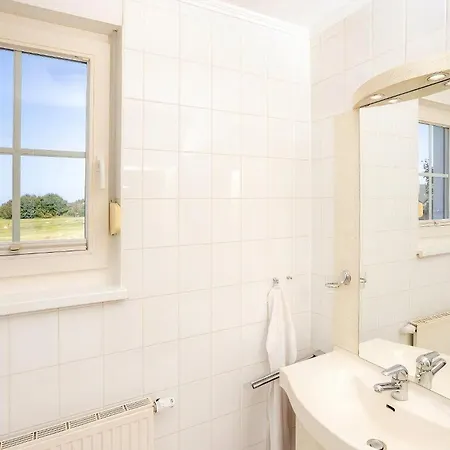 Ferienapartment Ruegen, In Neddesitz Mit Terrasse